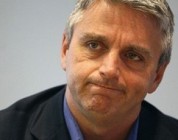 El CEO de EA, John Riccitiello, dimite