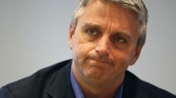 El CEO de EA, John Riccitiello, dimite