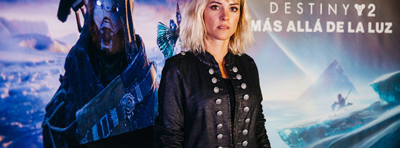 La actriz Maggie Civantos interpretará a «La Desconocida» en Destiny 2: Más allá de la luz