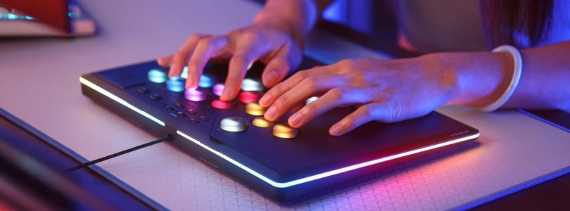 CORSAIR anuncia el mando de combate inalámbrico sin palancas Novablade Pro con efecto Hall