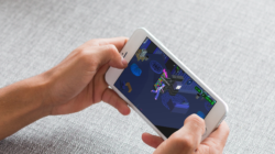 ¡El MMO cozy cyberpunk m00m world ya está disponible en iOS y Android!