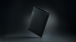 Razer presenta la funda para portátiles de 16» con carga inalámbrica